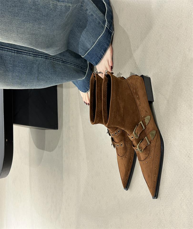 

French pointed Mary Jane shoes women s 2025 new suede flat-soled single shoes rivet single shoes inner height increase women s shoes 39 светло-коричневого