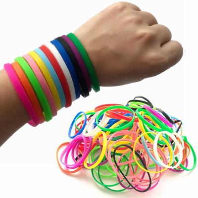 10 stücke 5mm Männer Frauen Mode Candy Farbe Gummi Armbänder Leuchtende Silikon Handgelenk Band Manschette Armreif Zubehör Glow in The Dark