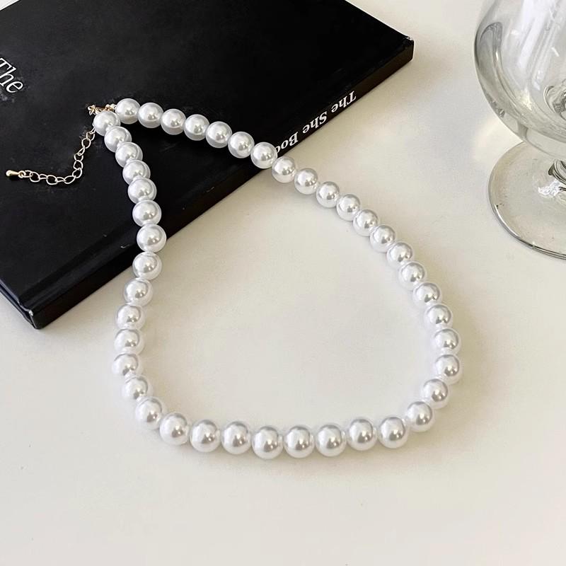Elegant French Layered Pearl Necklace - Women's High-End Versatile Clavicle Chain, Simple Retro Style