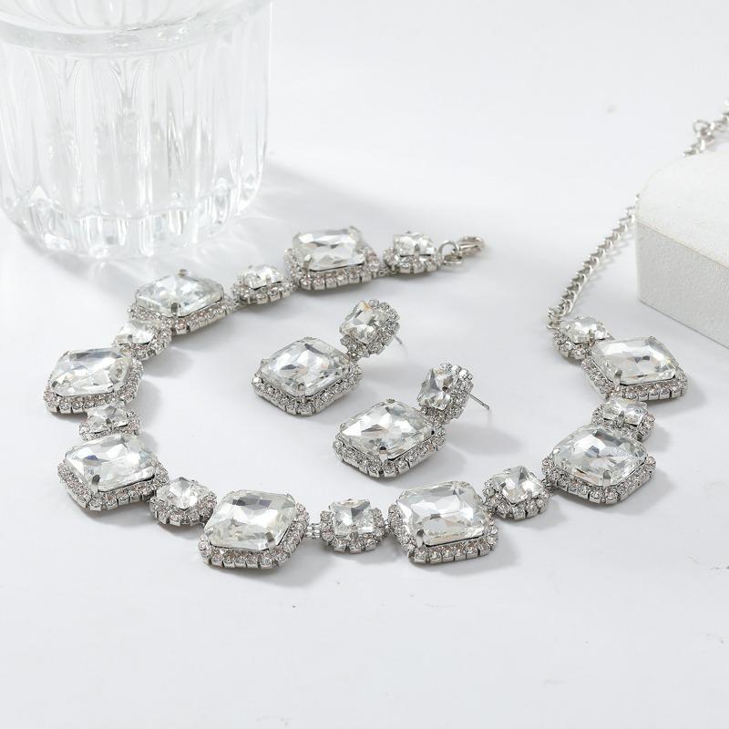 Exaggerated Luxury Rhinestone Green Red and White Earrings Necklace Set Earrings