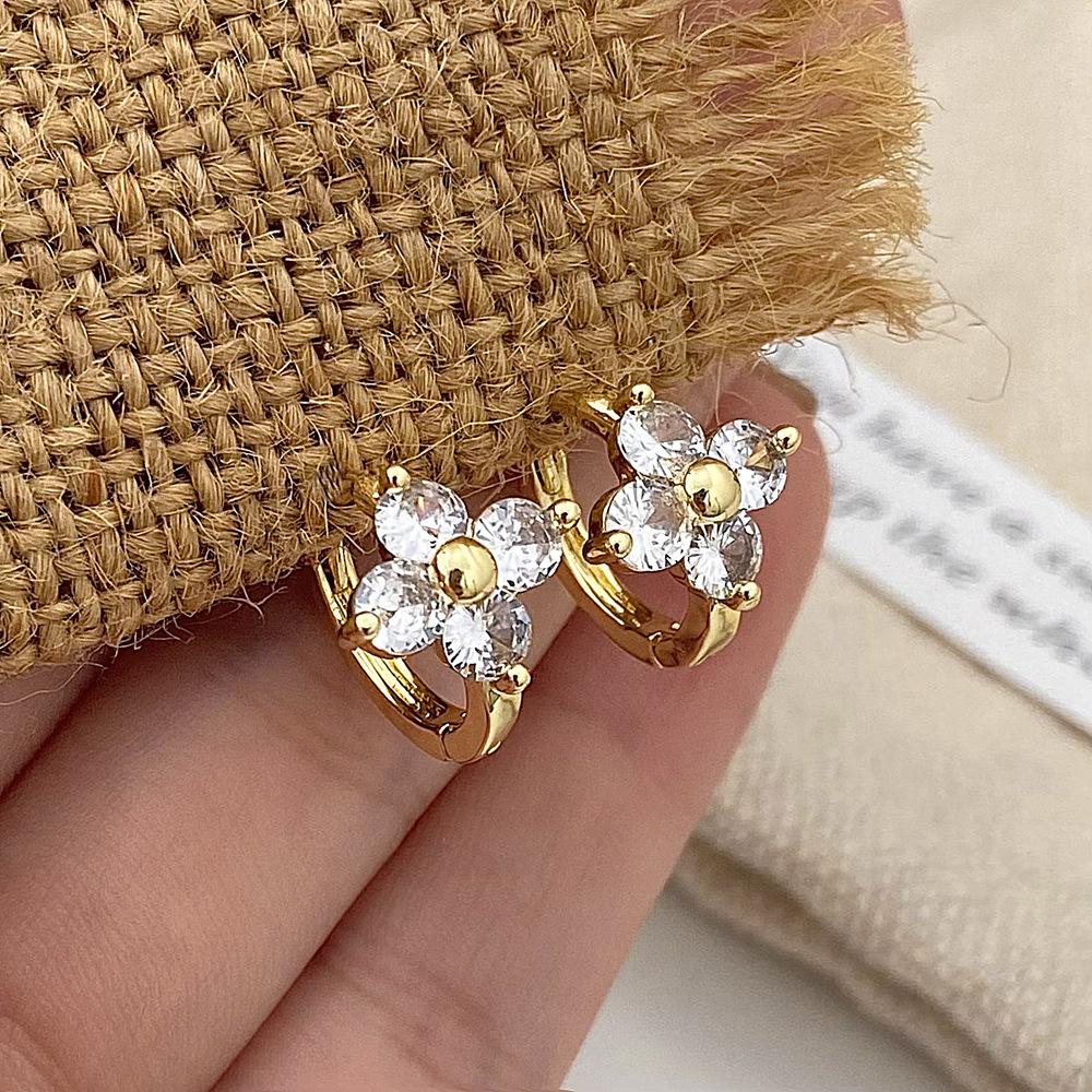 Elegant Four-leaf Clover Earrings Trendy and Simple Women's Earrings