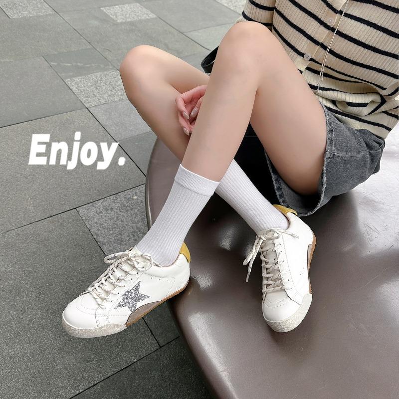 6 Age-reducing Stars Are Old and Polished Women's Shoes Are Casual and Versatile, and the Inner Height of the Board Shoes Increases.