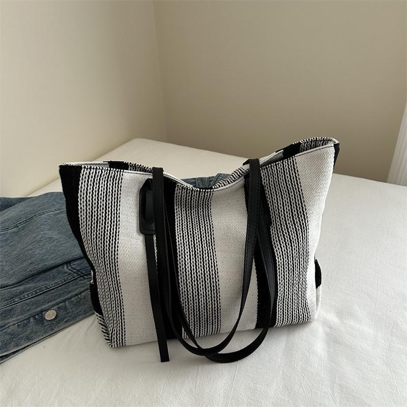 Stylish And Spacious 2024 Summer New Simple Casual Tote Bag For Women In Black And Brown