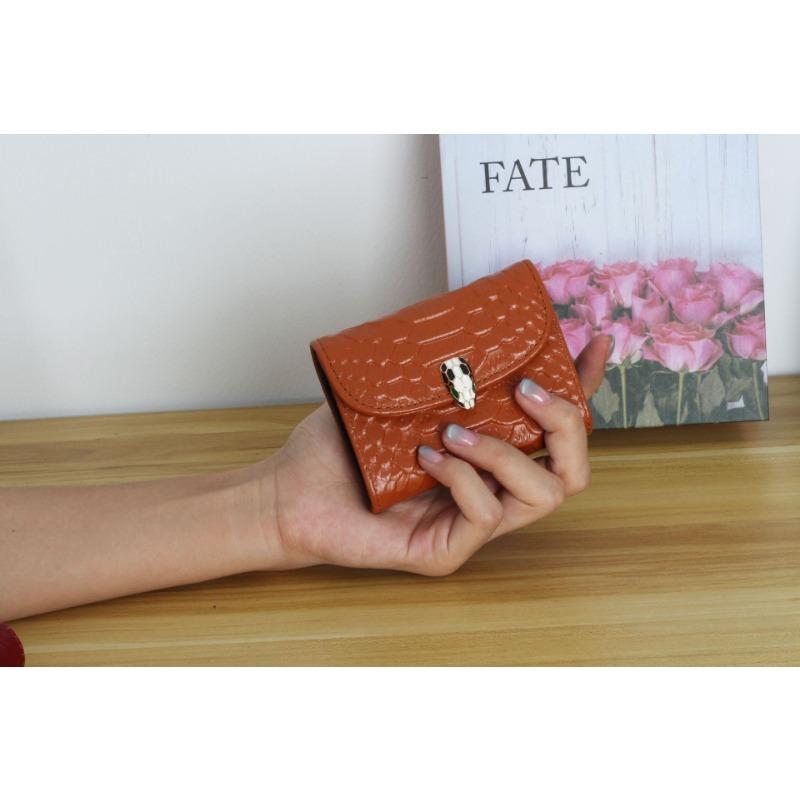 

Женский кошелек-клатч хаки