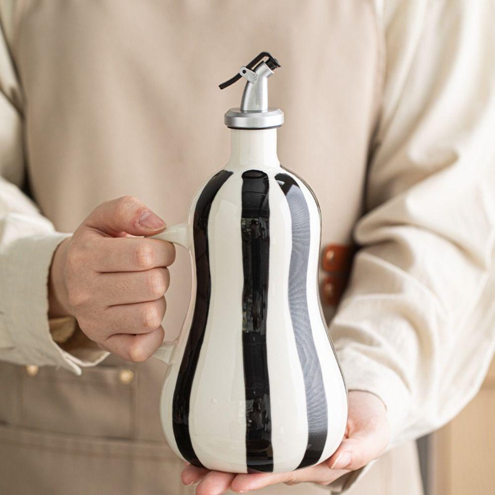 Hand-drawn Stripes Ceramic Oil Bottle Leak-Proof Olive Oil Dispenser Bottle Outdoor