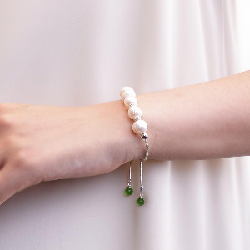 Retro Minimalist Pearl Bracelet for Women: Niche Chinese Design with a Cool Stylish Touch