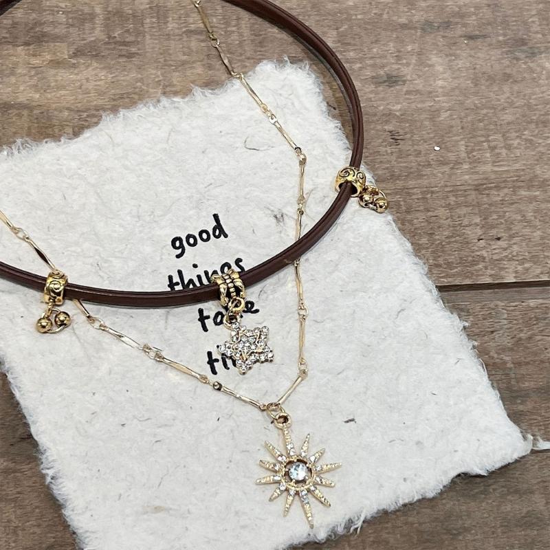 Retro Charm Necklace Trendy Pendant Neckchains Jewelry Women's Clavicular Chain for Daily Wear and Special Occasions