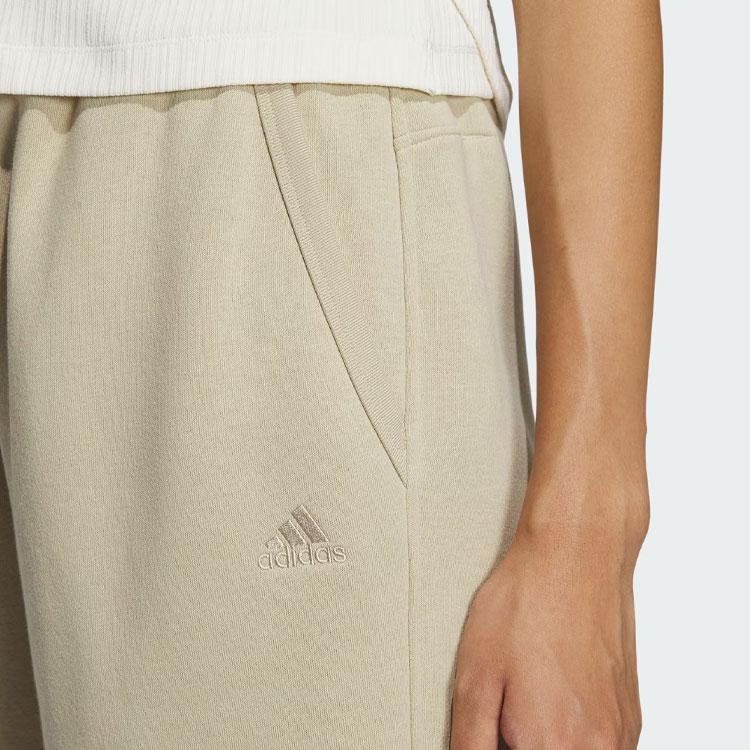 Adidas Fleecebukser for alle årstider, vide ben, ensfarget, detalj med bokstavbroderi, strikkede sportsbukser, damebukser, præriebrun IY4279