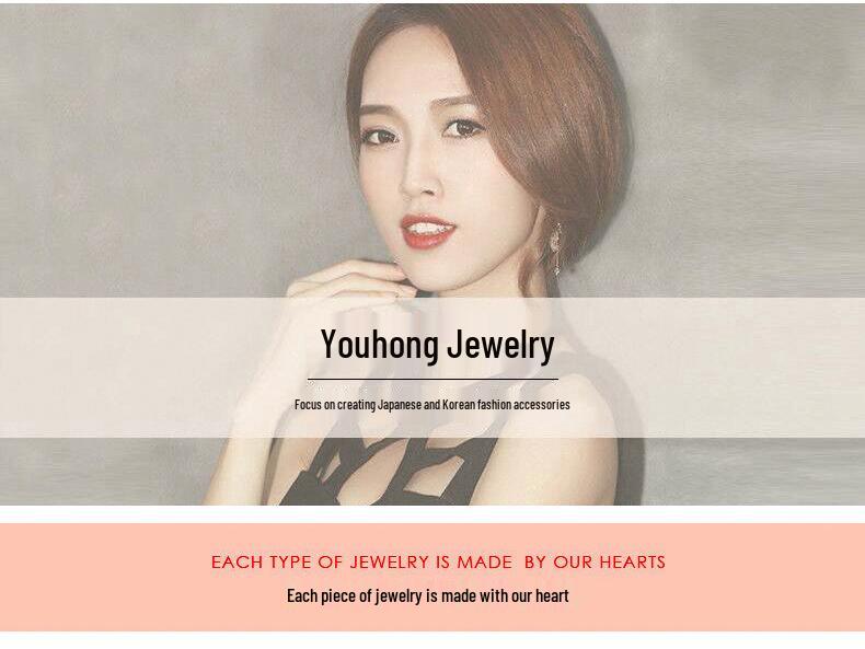 High-End Retro Crystal Flower Brooch: Versatile, Fashionable, and Exquisite Women's Accessory.