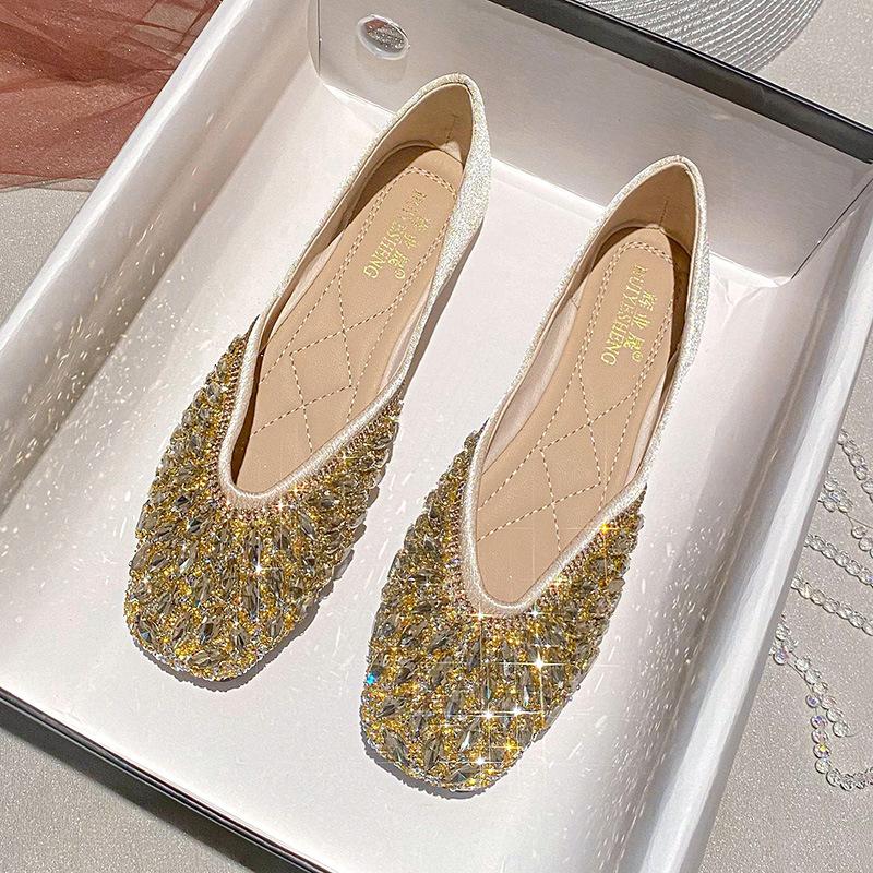 

Одиночная обувь женская новая квадратный носок мелкий вырез весенне-осенняя обувь темперамент с юбкой стразы плоская подошва женская обувь 43