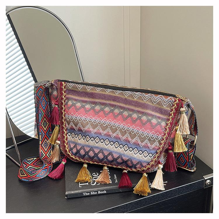 

Bohemian bag women s large-capacity new shoulder messenger bag premium tassel bag красный