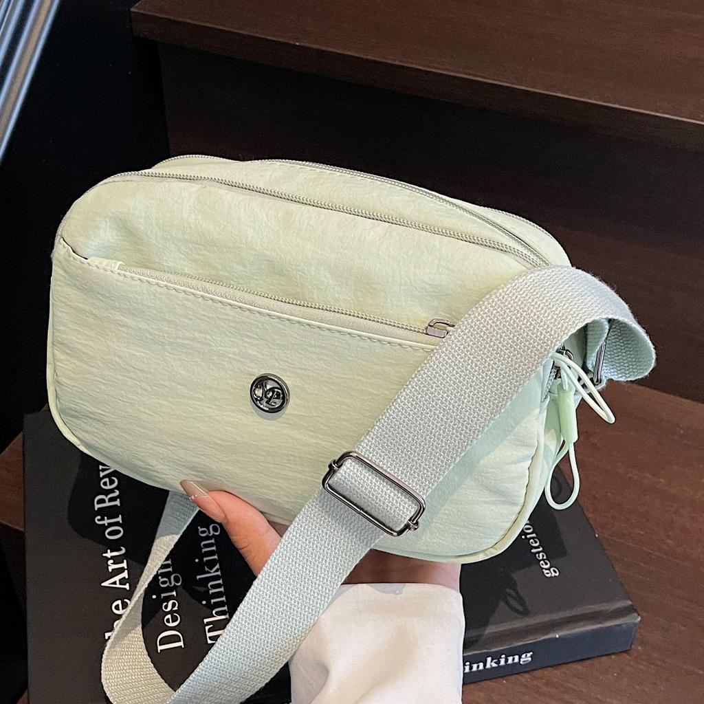 Casual new lightweight small square bag women's Korean version niche versatile solid color simple commuter student shopping messenger bag