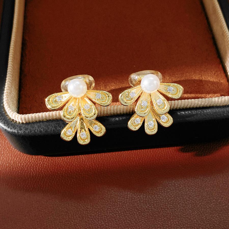 18K Gold-Plated Zircon Water Drop Pearl Ear Clip Earrings - Luxury High-End Jewelry