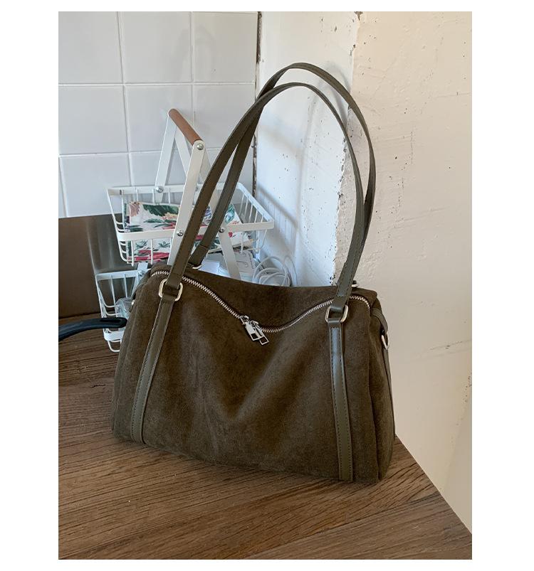 Women's matte retro shoulder messenger bag, new large-capacity tote bag, new work commuter armpit bag