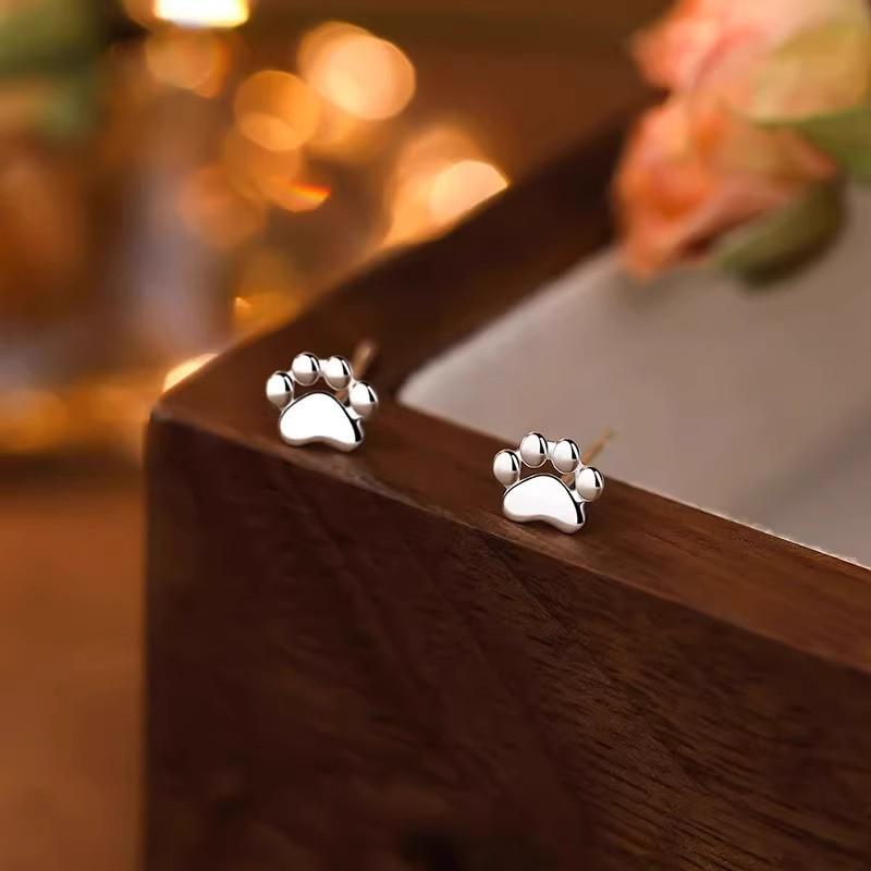 Roztomilé náušnice pecky kočičí tlapky v korejském stylu pro ženy - Jednoduché, krásné a všestranné studentské doplňky.