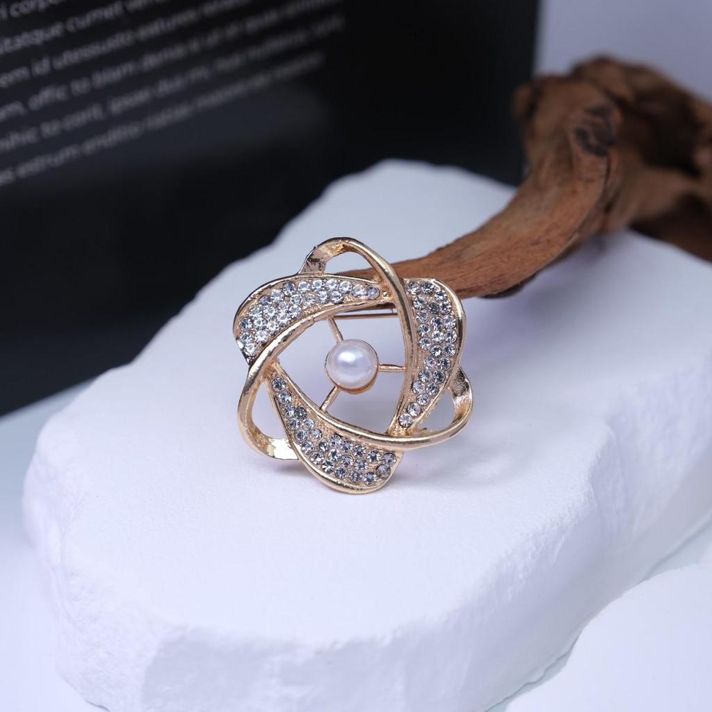 Dámský klip na šátek s kamínky: Japonský & Korejský Styl, Proti Odhalení, Módní, Luxusní, Všestranná Přezka na Připevnění, Multifunkční Brož.