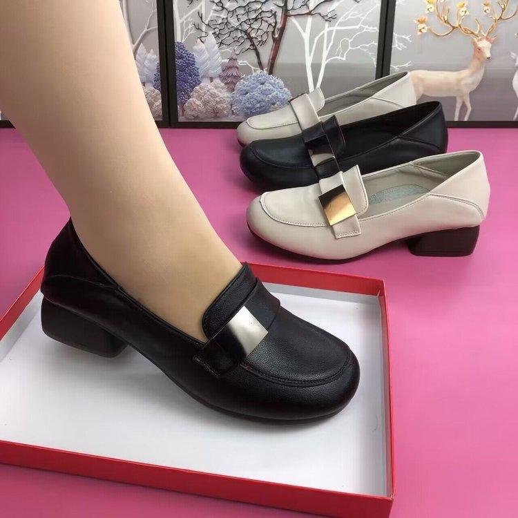 

Осенние новые туфли мягкая подошва средняя юбка подошва из воловьей жилы мелкий вырез туфли 35 чёрный