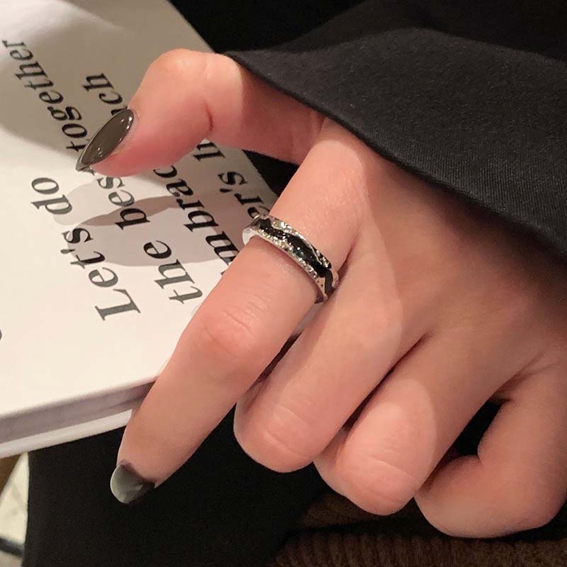 Vintage Czarny Pierścionek Otwarty z Kropliwą Glazurą dla Kobiet Punk Gotycki Nieregularny Krzyż Regulowane Pierścionki na Palec Biżuteria Estetyczna Y2K