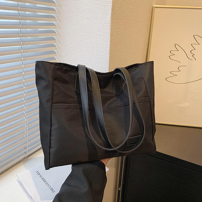 

Large capacity bag women s new summer Oxford cloth high-end shoulder college student commuting tote bag чорний
