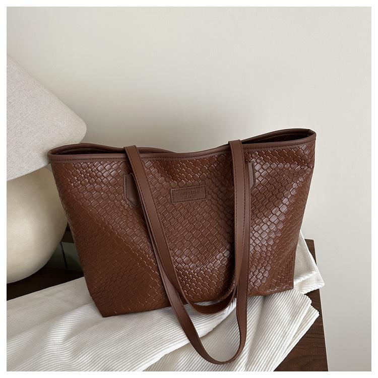 

Новая повседневная модная женская сумка-тоут через плечо с большим объемом и плетеным узором светло-коричневого