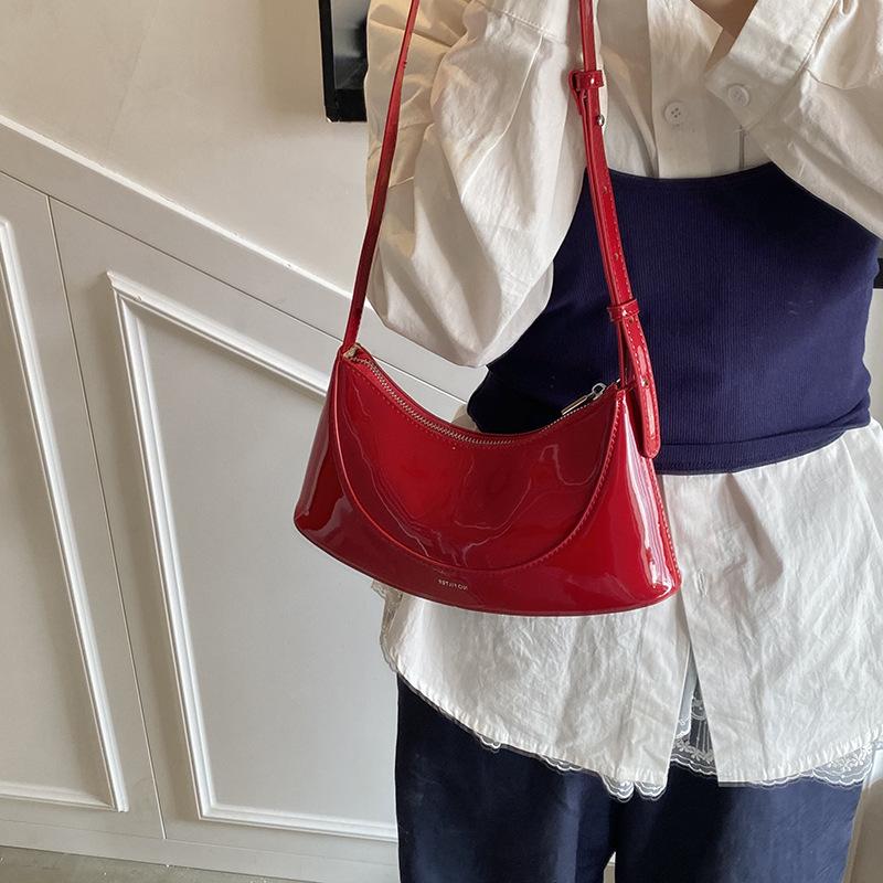 Premium sense of foreign style small bag women's summer 2025 new fashion niche design messenger bag women's shoulder armpit bag