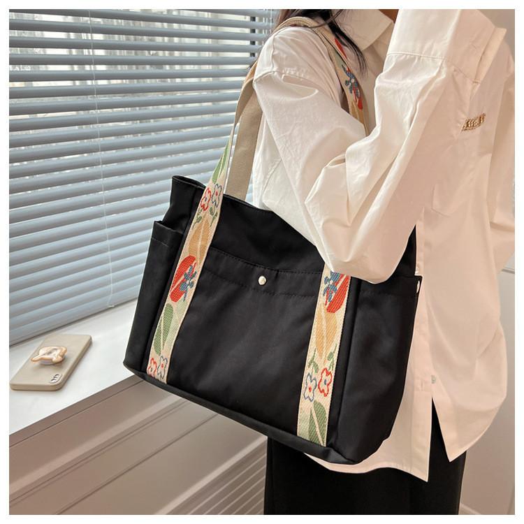 Large Capacity Tote Bag For Women 2024 New Trendy Street Style Canvas Shoulder Bag