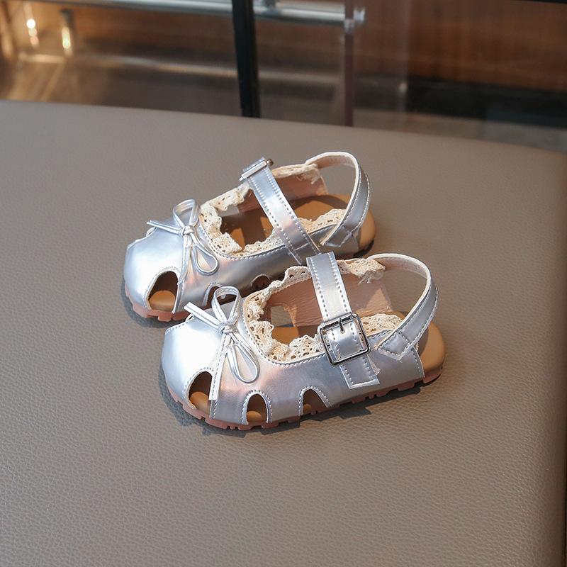 Children's Sandals2026New summer Korean-style versatile bow-knot princess shoes for girls, featuring a soft sole and designed for casual beach wear