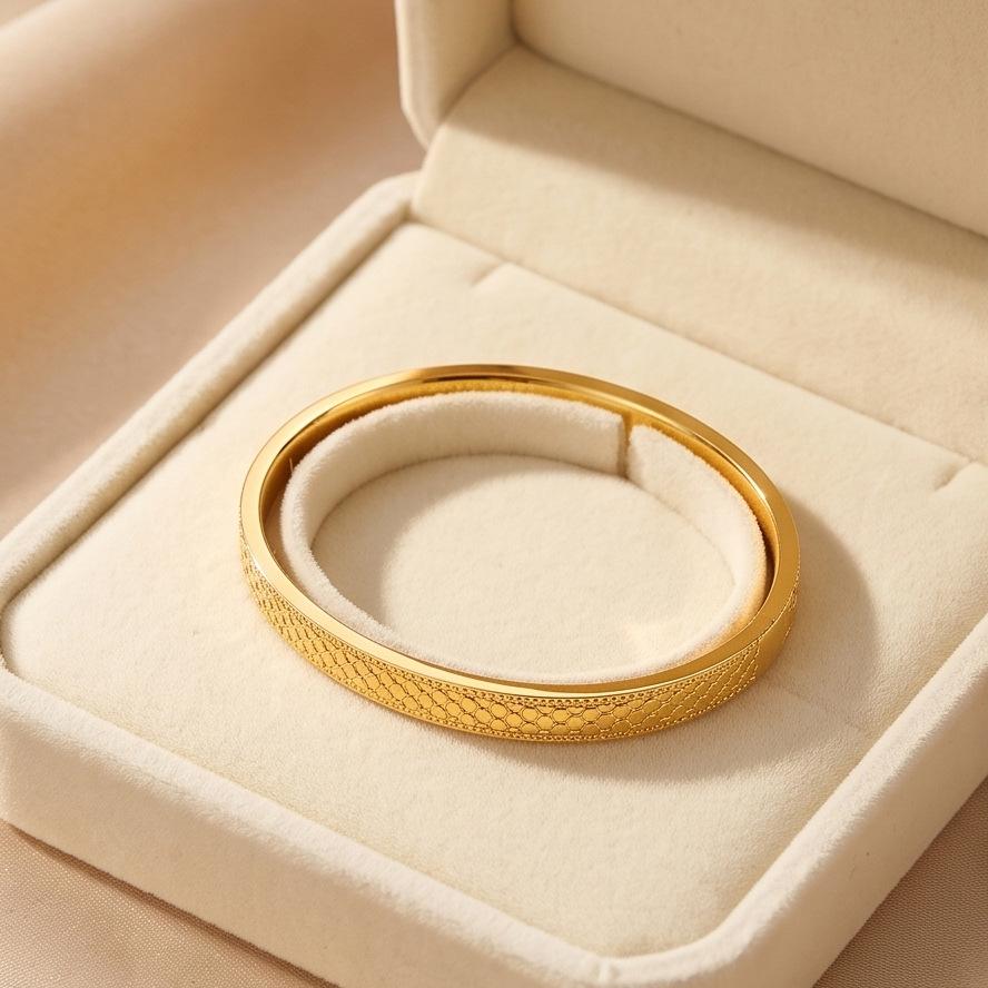 Dragon Scale Pattern Bracelet: Sparkling, Exquisite & Elegantly Simple Design