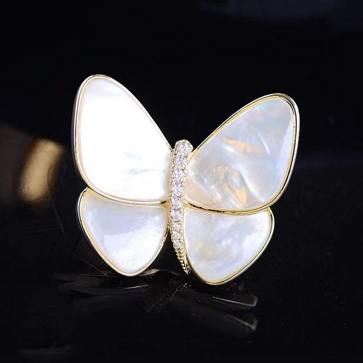 

Брошь «Разбей кокон в бабочку», женская вечерняя лодочка высокого класса, та же имитация броши в виде бабочки из рябчика, пальто «Темперамент»