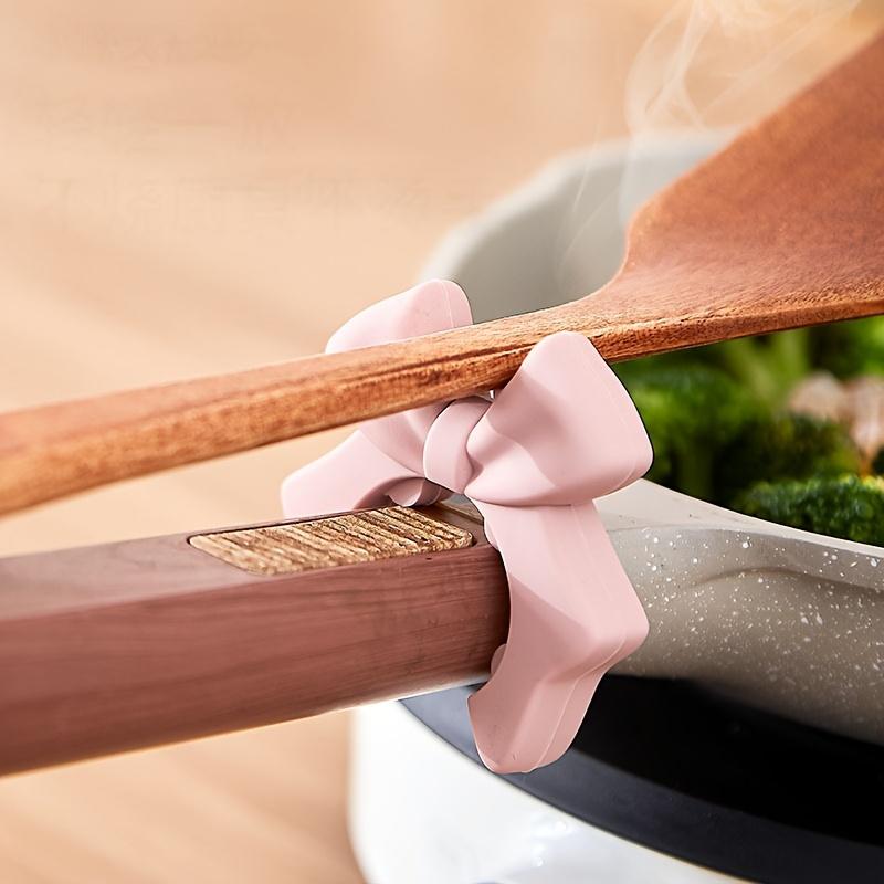 

Bow Silicone Spatula Rack Multi-function Pot Clip Bowknot Anti Scalding Overflow Spatula Holder Spoon Rests Kitchen Gadgets рожевий