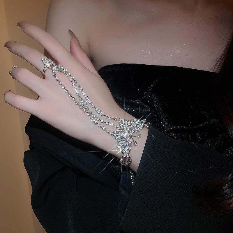 Super flash diamond-set butterfly bracelet French light luxury temperament bracelet ring integrated accessories