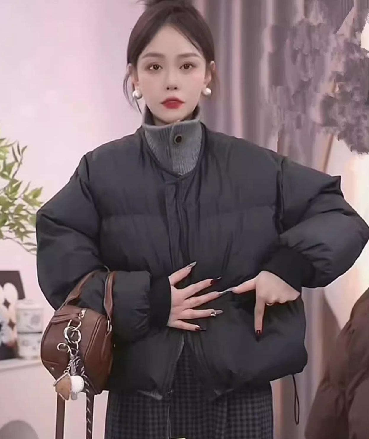 

Короткая куртка с круглым вырезом и утолщенной хлопковой подкладкой для женской зимы 2025, новая универсальная свободная и тонкая куртка-хлебница M чёрный