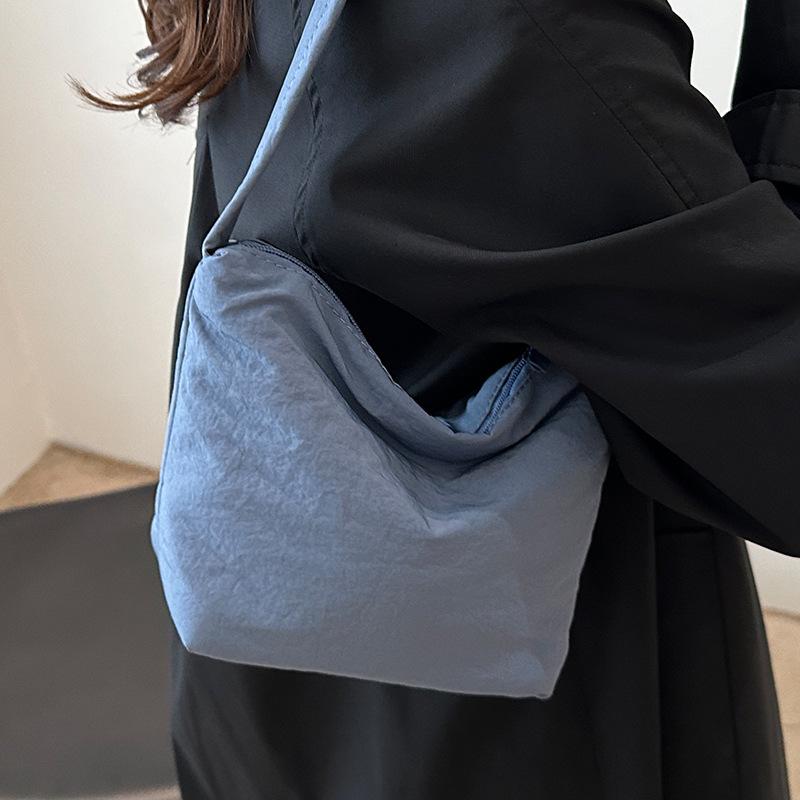 High end Underarm Bag for Women with Large Capacity New Autumn and Winter Canvas Shoulder Bag for Women with Niche Cloth Bag Bucket Bag