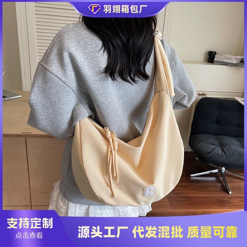 New large-capacity messenger bag niche sports fitness bag casual dumpling bag versatile trendy shoulder bag