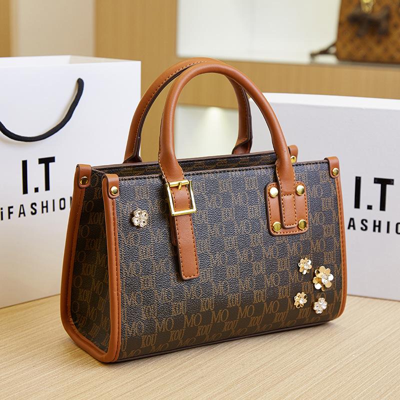 

New women s bag contrasting color handbag retro letter printed tote bag large capacity shoulder messenger bag темно-коричневого