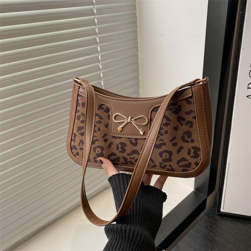 

Fashion trend, leopard print, high-end texture temperament, shoulder underarm bag, spring and summer new portable handbag. кавовий