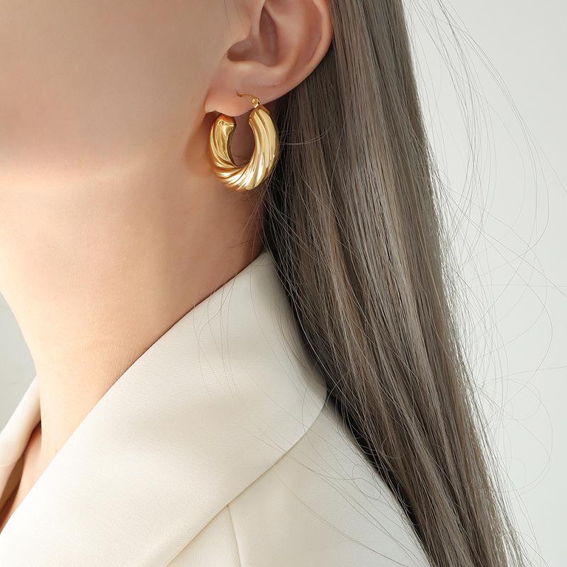Trendy European & American U-Shaped Gold-Plated Titanium Steel Striped Ear Cuff Earrings - Stylish Niche Design