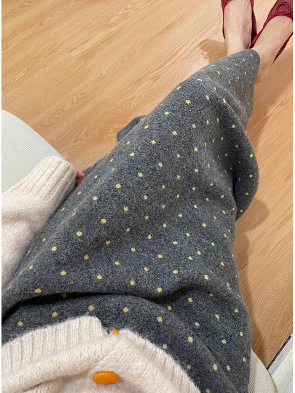 Retro Polka Dot Knit Midi Skirt - Women's Slimming, Comfortable A-line for Autumn/Winter 2025