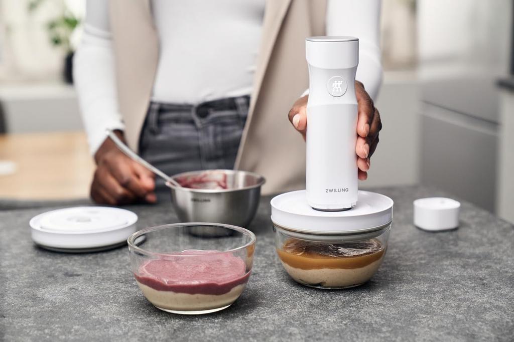 ZWILLING Fresh Save Vacuum Storage Stainless with Airtight Vacuum Storage Container Japanese Fresh Save & Bowl, Medium, 18cm, Steel, Lid, [Official