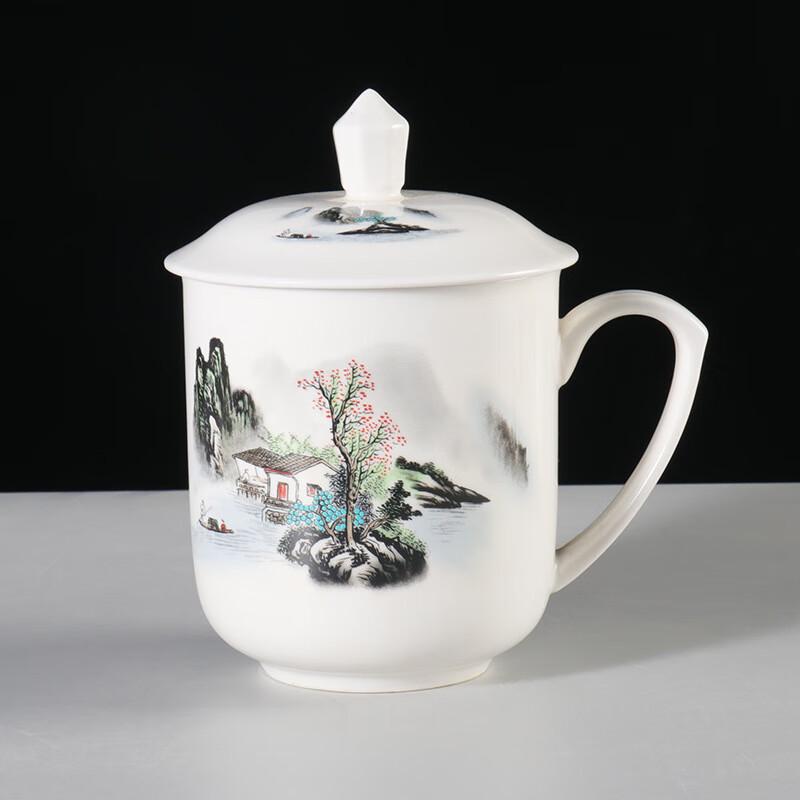 Керамическая кружка с крышкой