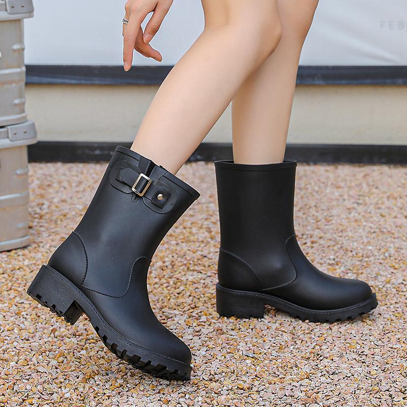 New Black Fashion PVC Rain Boots Women Middle Barrel Rain Boot Shoes Woman Solid Rubber Waterproof Flats Fashion Shoes 36-41