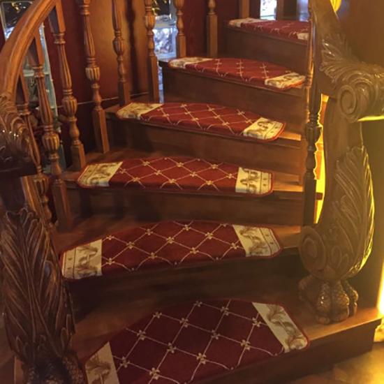 Protiskluzová sada dřevěných schodových rohoží 5 kusů Domácí koberec na schody Pohodlný Bezpečný Stylový Odolný Chránič podlahy