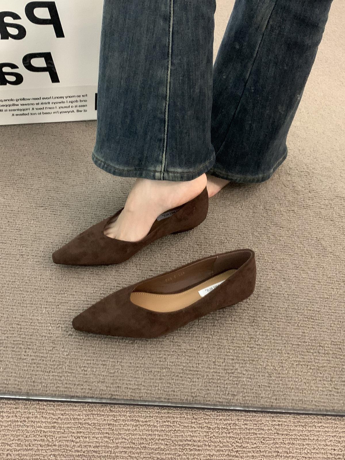 

Premium niche brown single shoes women s shoes spring and autumn slope heel temperament pointed commute evening grandma shoes 35 темно-коричневого