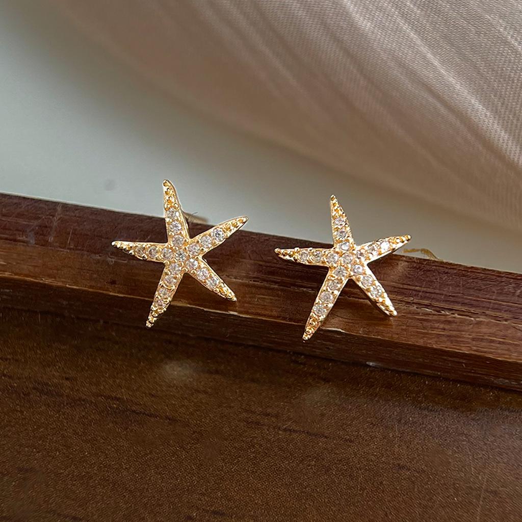 Silver Needle Zircon Starfish Stud Earrings - Simple & Versatile High-End Fashion Jewelry for Women