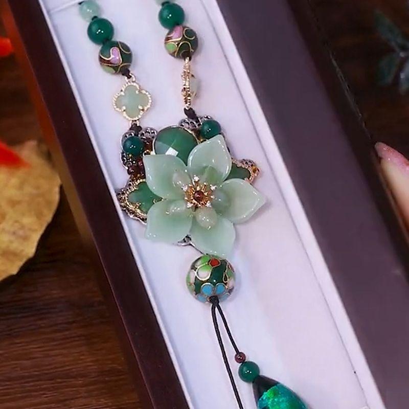 New trendy retro ethnic high-end necklace green Yaochi lotus shape sweater chain autumn and winter clothing pendant