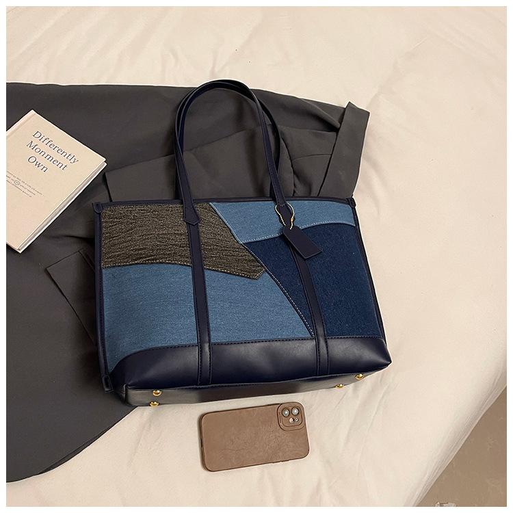 Denim-Tasche Damen 2025 neue kontrastfarbene Patchwork-Mode-Umhängetasche High-End-Pendler-Tragetasche
