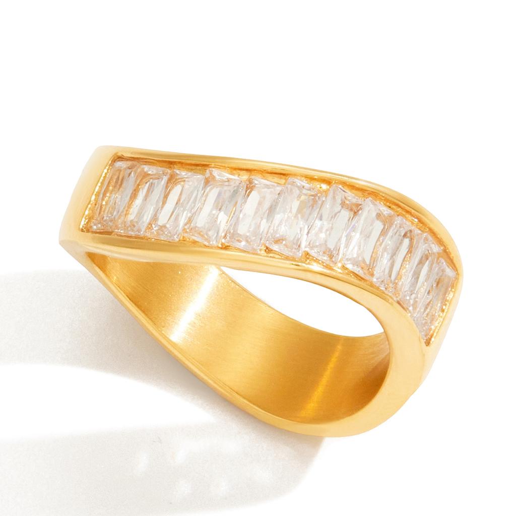 Yori White Square Cubic Zirconia Wave Ring 18k Gold Color Pvd Plated Stainless Steel Fashion Finger Jewelry Accessories Gift