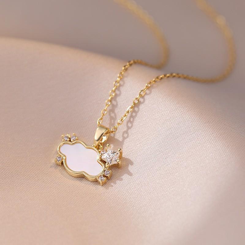 Women's Fashion Heart Pendant Necklace - Elegant, Simple Design, Versatile Clavicle Chain Jewelry