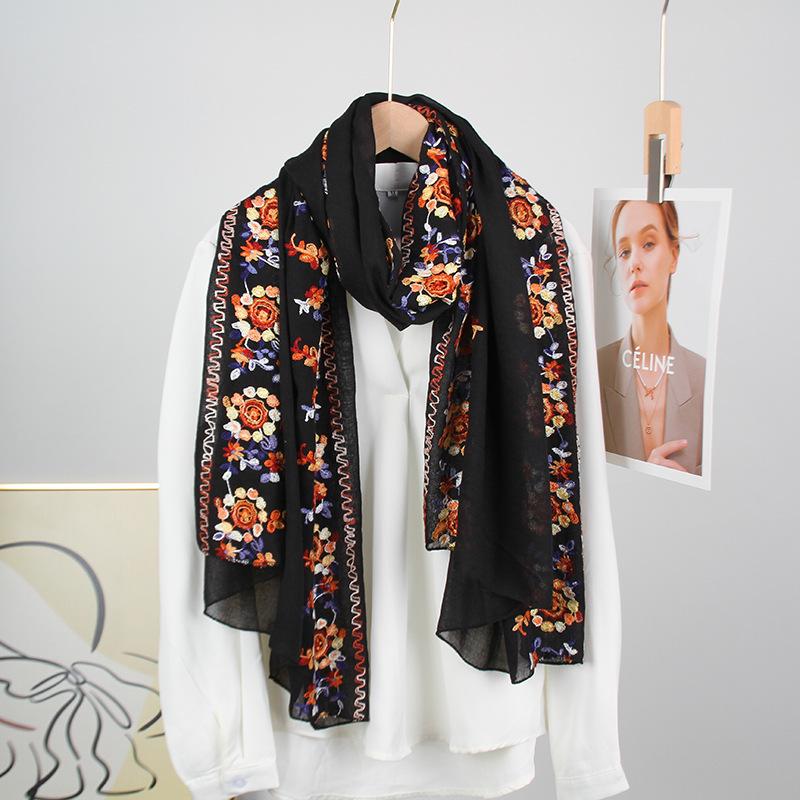 Écharpe ethnique brodée en coton lin du Yunnan: Châle d'été pour femme & Serviette de plage