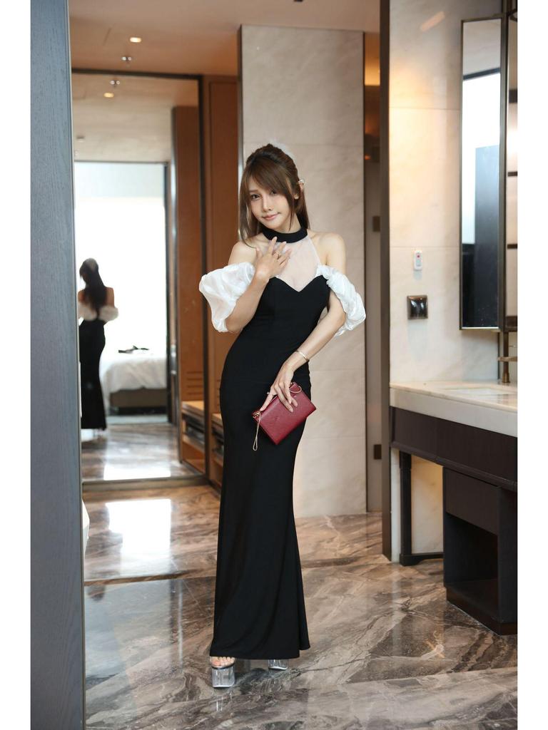 Glamorous Black Evening Gown for Women - Slimming & Elegant Party Dress
